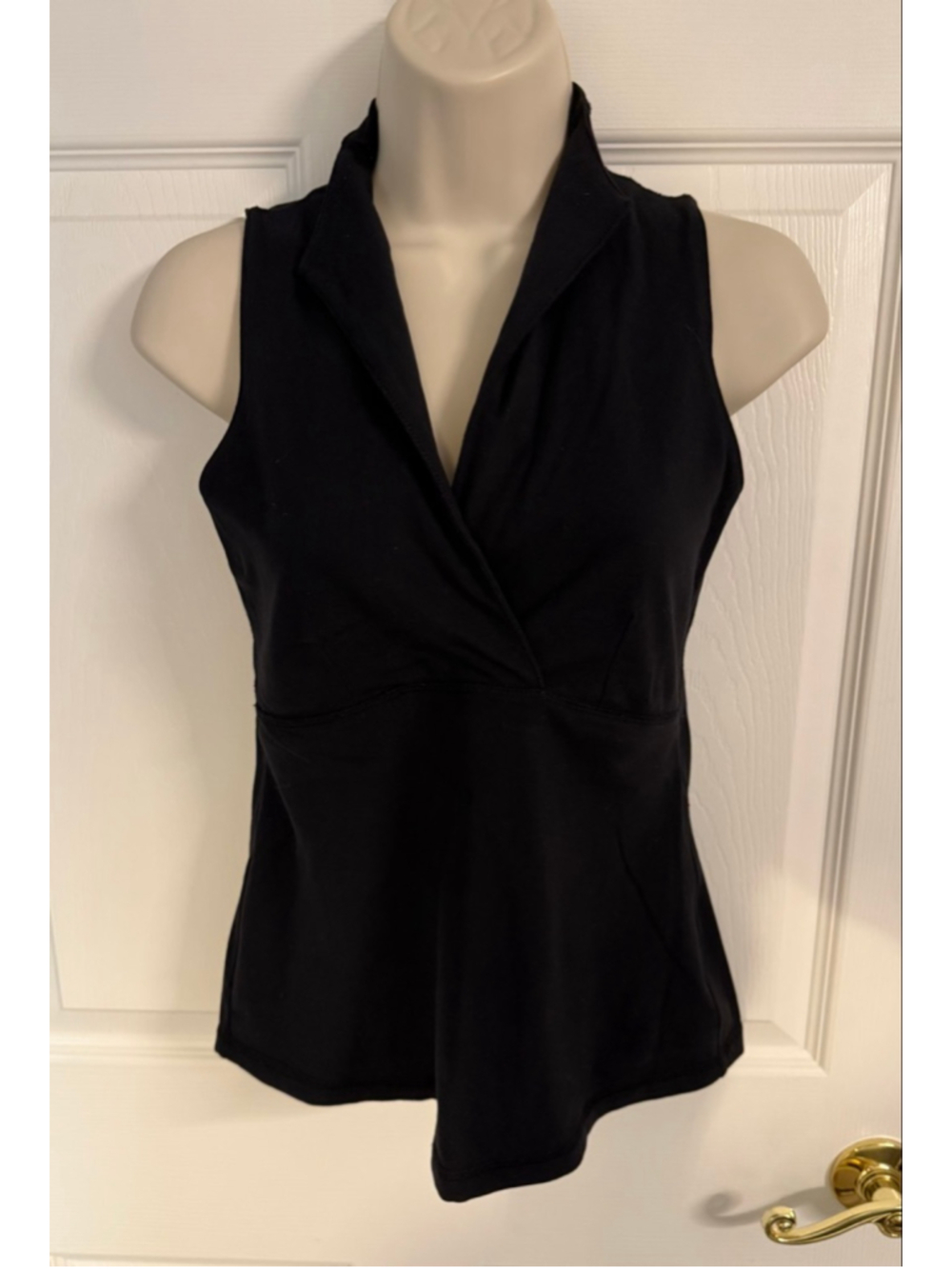 Lululemon black vintage Wet Dry Warm active tank builtin shelf bra wrap front XS
